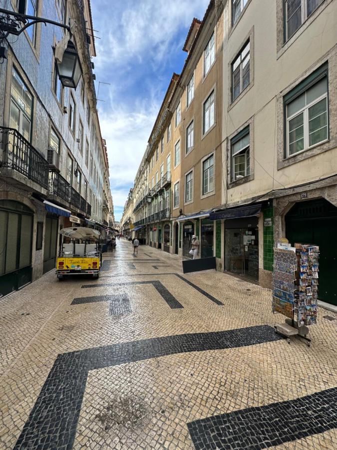 The Traditional Arts Memoir, Downtown Flat With Balcony And Comfort Lisbon Bagian luar foto