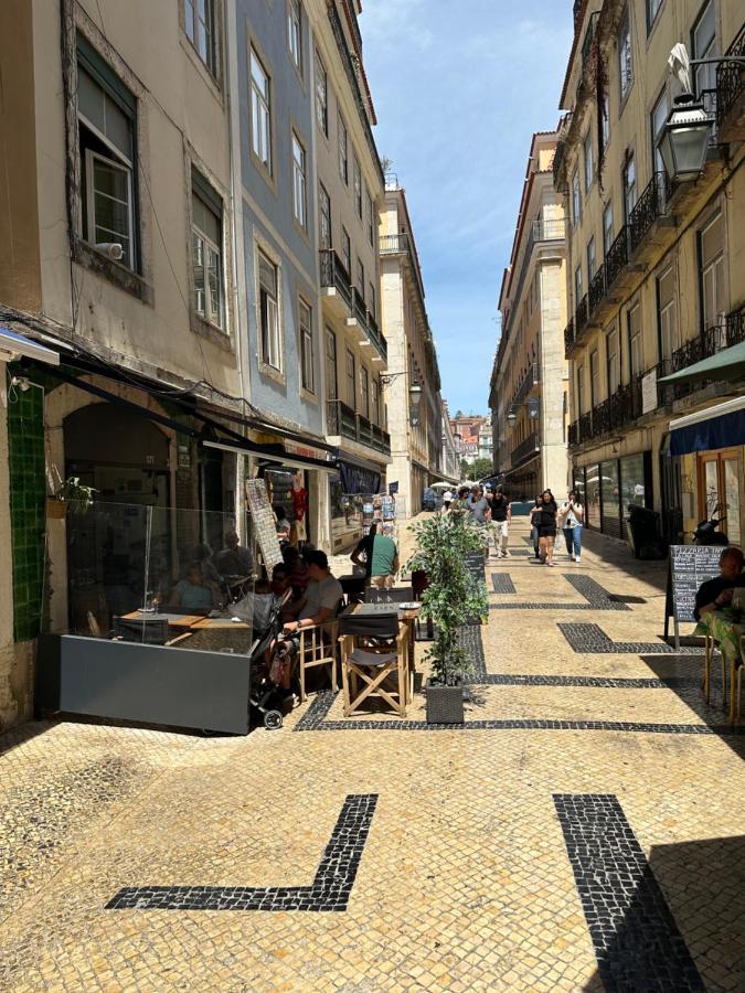 The Traditional Arts Memoir, Downtown Flat With Balcony And Comfort Lisbon Bagian luar foto