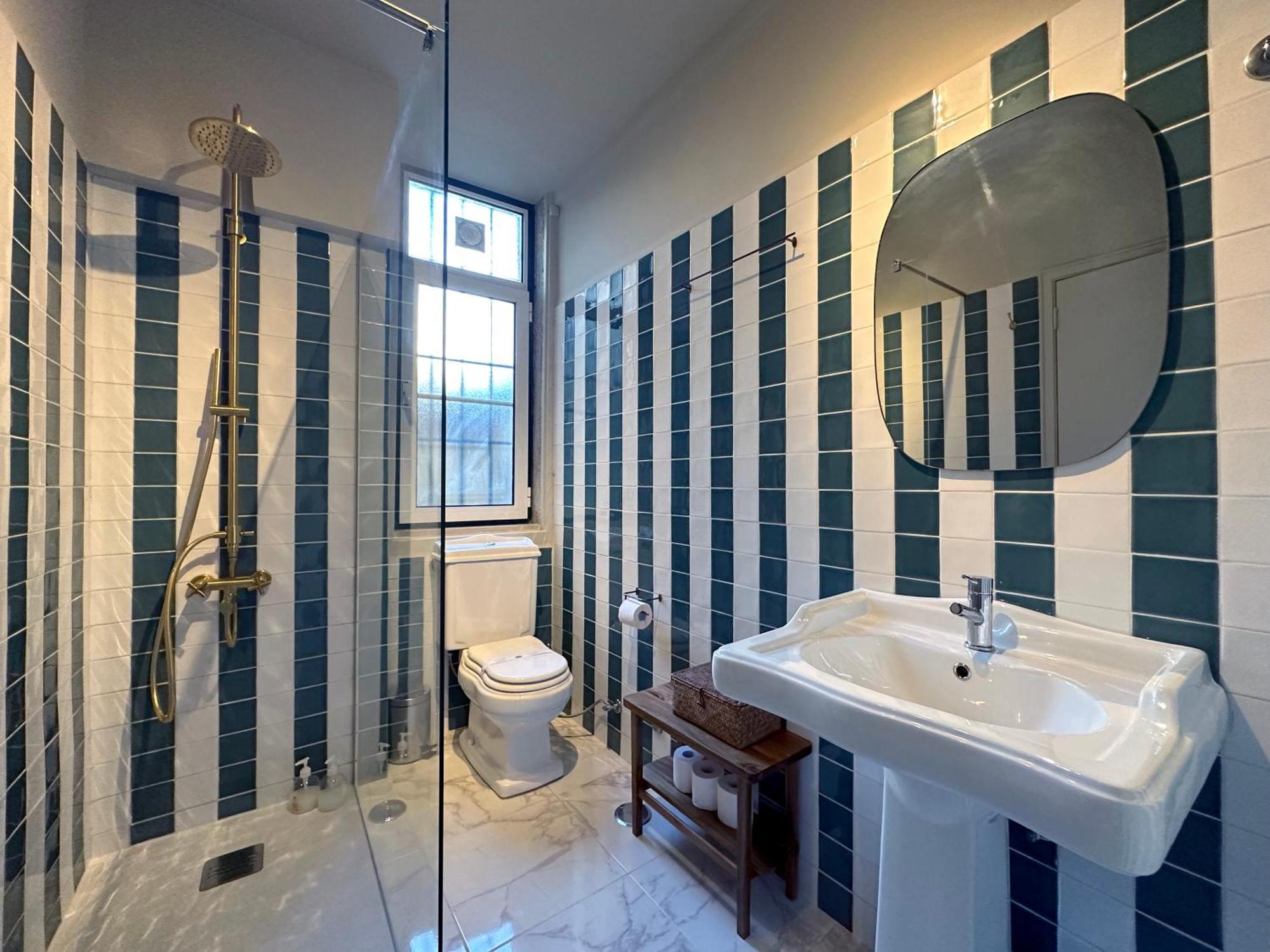 The Traditional Arts Memoir, Downtown Flat With Balcony And Comfort Lisbon Bagian luar foto