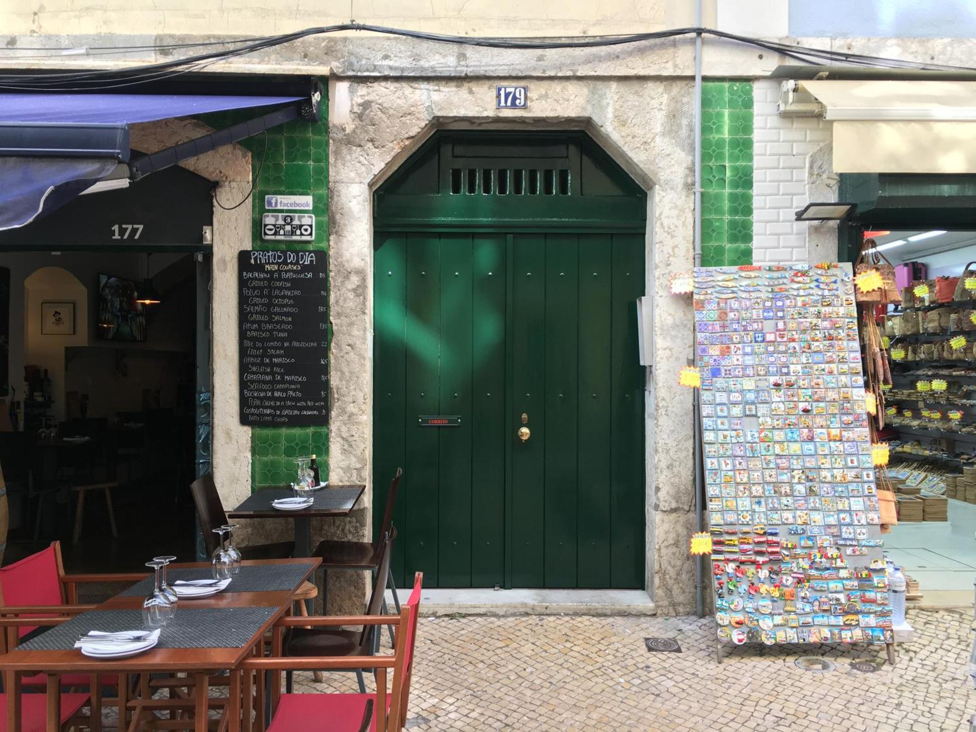 The Traditional Arts Memoir, Downtown Flat With Balcony And Comfort Lisbon Bagian luar foto