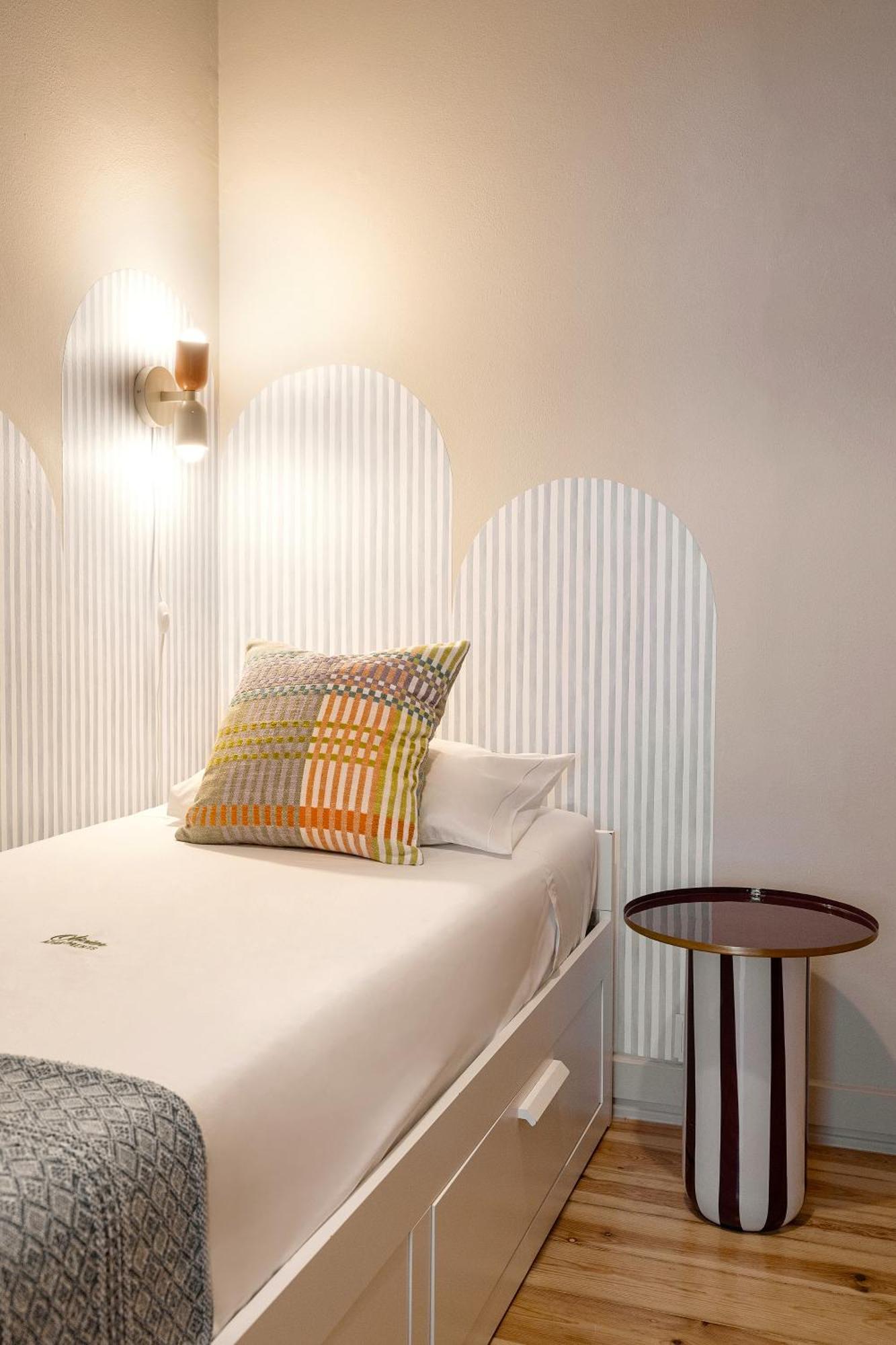 The Traditional Arts Memoir, Downtown Flat With Balcony And Comfort Lisbon Bagian luar foto