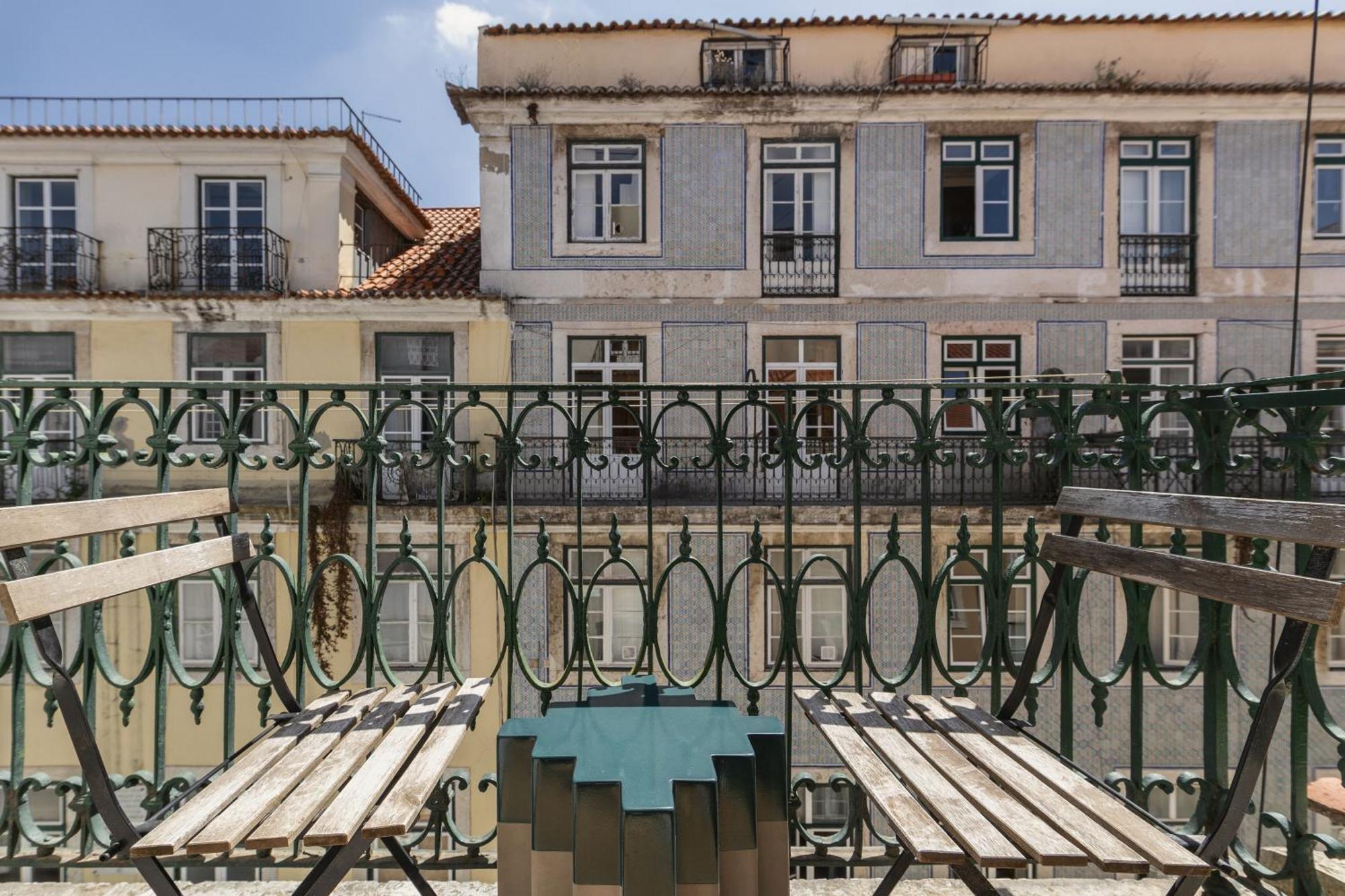 The Traditional Arts Memoir, Downtown Flat With Balcony And Comfort Lisbon Bagian luar foto
